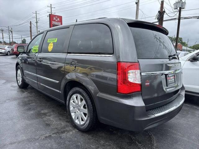 2016 Chrysler Town & Country Touring