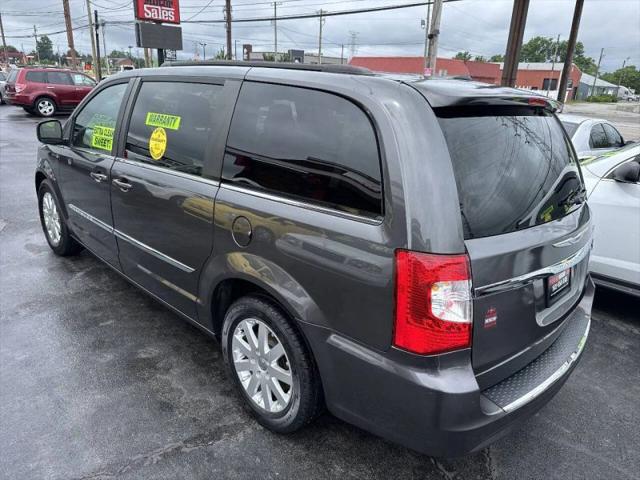 2016 Chrysler Town & Country Touring