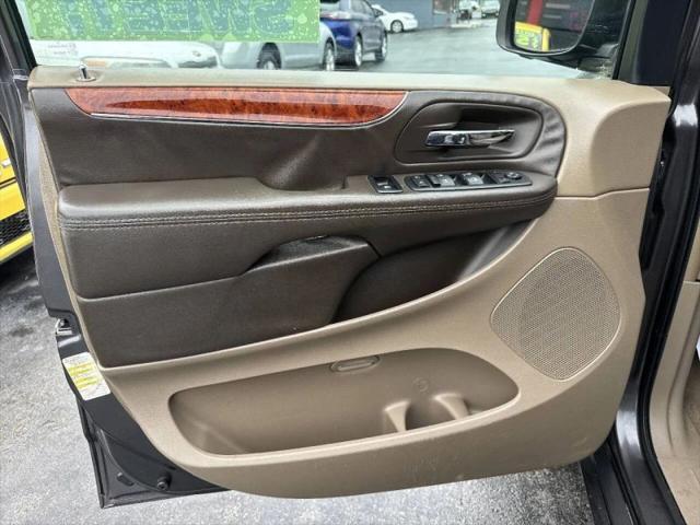 2016 Chrysler Town & Country Touring
