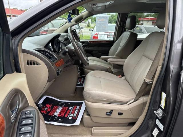 2016 Chrysler Town & Country Touring