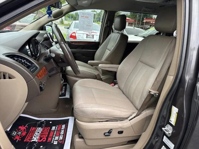 2016 Chrysler Town & Country Touring