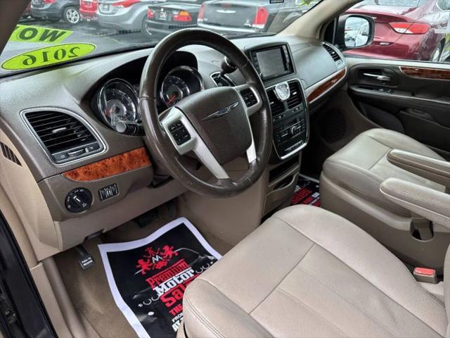 2016 Chrysler Town & Country Touring
