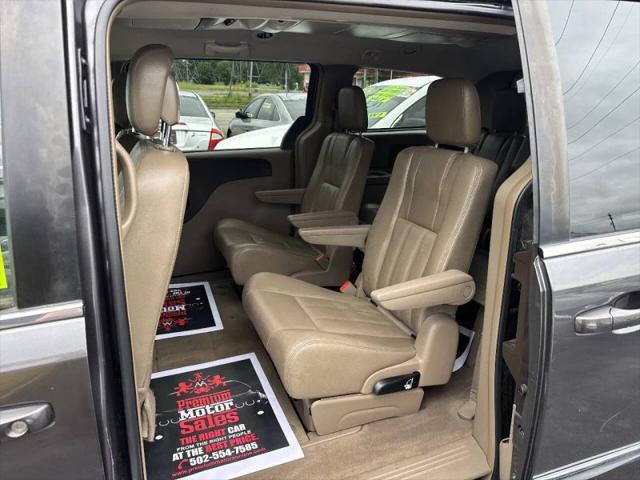 2016 Chrysler Town & Country Touring