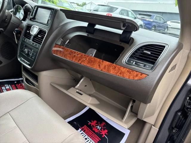 2016 Chrysler Town & Country Touring