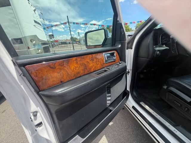 2015 Lincoln Navigator L Base