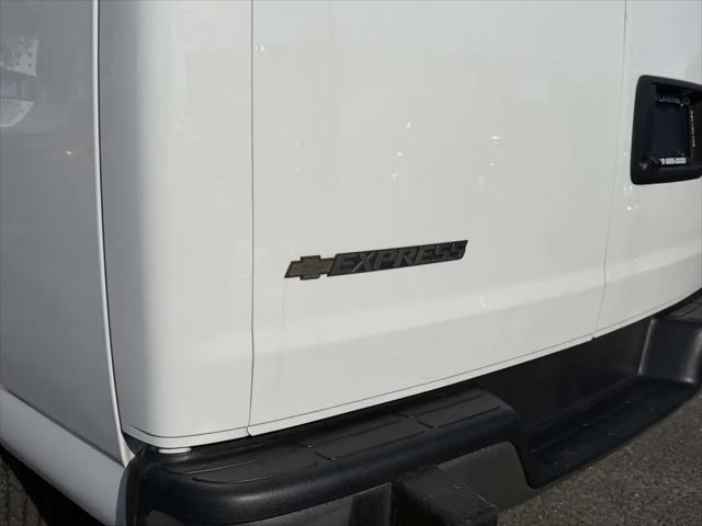 2024 Chevrolet Express Cargo Van RWD 2500 Regular Wheelbase WT