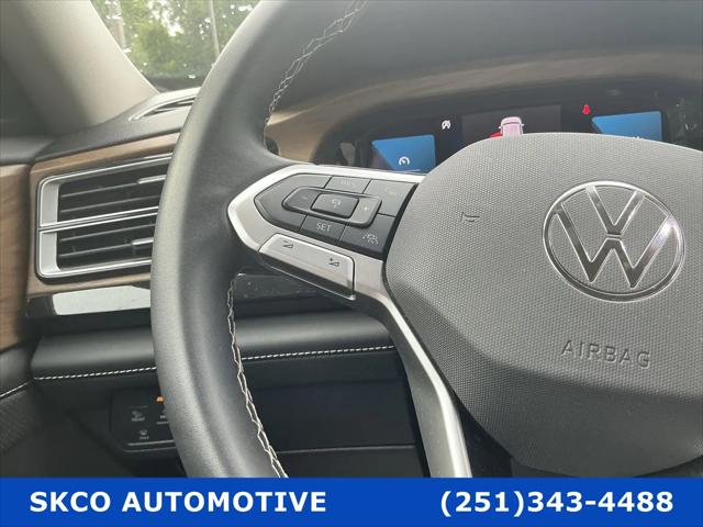 2025 Volkswagen Atlas 2.0T SE w/Technology