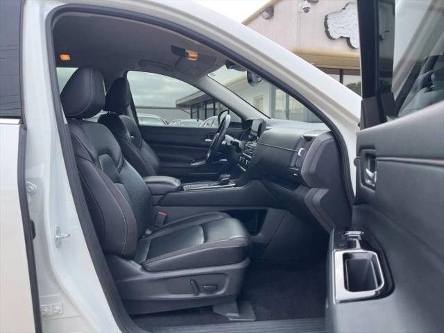 2022 Nissan Pathfinder SL 2WD