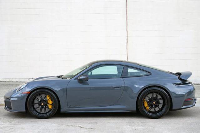 2025 Porsche 911 Carrera 4 GTS