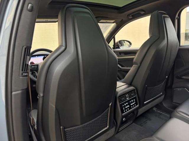 2024 Porsche Cayenne E-Hybrid Turbo