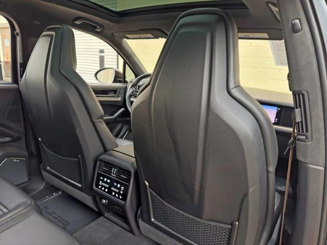 2024 Porsche Cayenne E-Hybrid Turbo