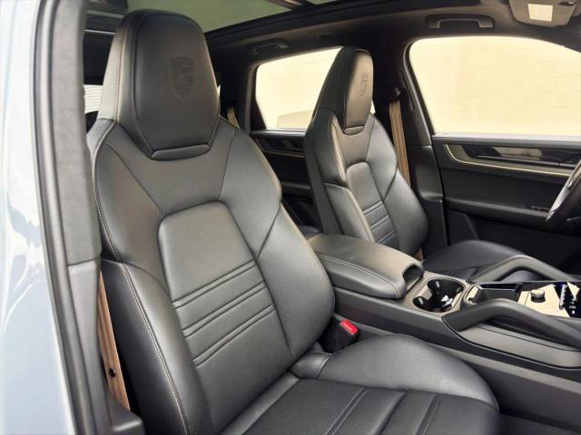 2024 Porsche Cayenne E-Hybrid Turbo