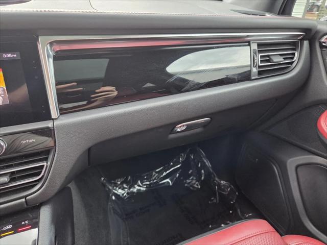 2024 Porsche Macan Macan