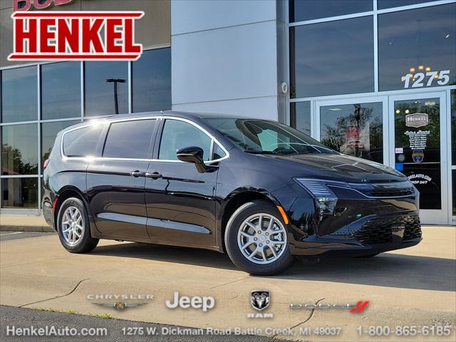 2027 Chrysler Pacifica Select for sale in Battle Creek, MI