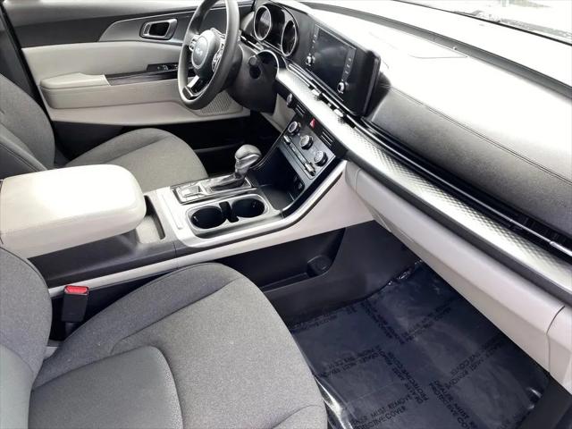 2023 Kia Carnival MPV LX