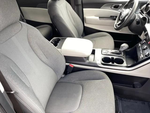 2023 Kia Carnival MPV LX