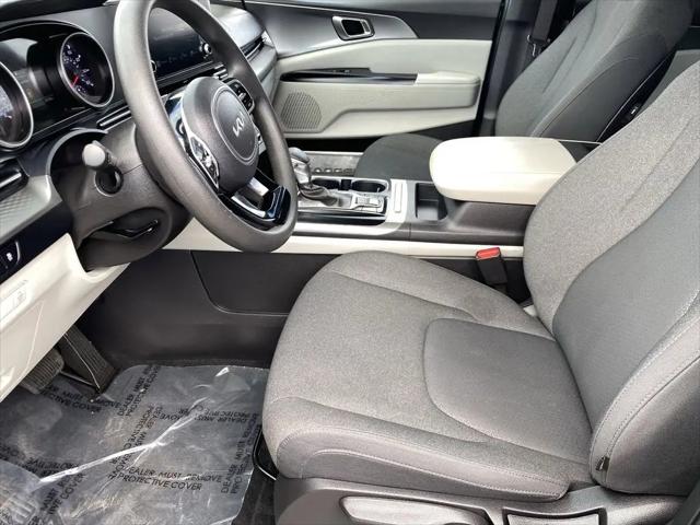 2023 Kia Carnival MPV LX