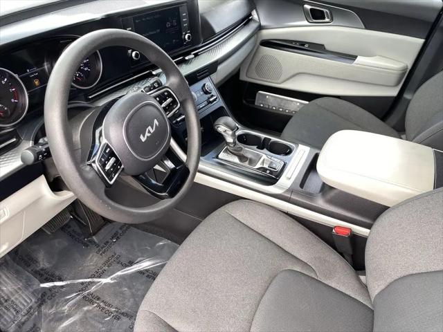 2023 Kia Carnival MPV LX