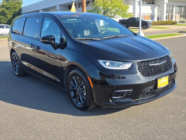 2024 Chrysler Pacifica Hybrid S Appearance Pkg