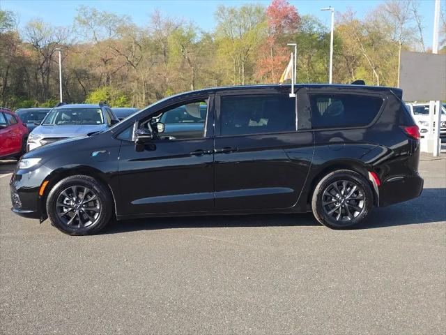 2024 Chrysler Pacifica Hybrid S Appearance Pkg