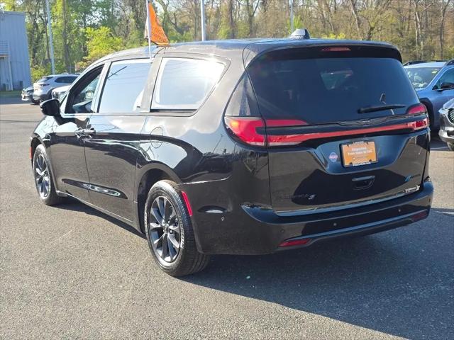 2024 Chrysler Pacifica Hybrid S Appearance Pkg