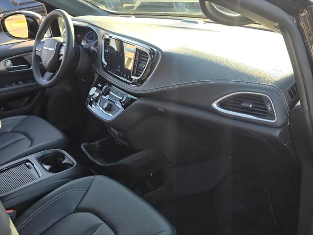 2024 Chrysler Pacifica Hybrid S Appearance Pkg