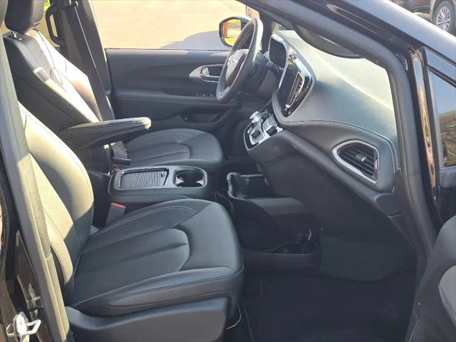 2024 Chrysler Pacifica Hybrid S Appearance Pkg
