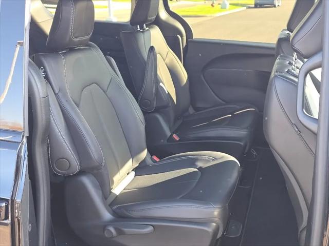 2024 Chrysler Pacifica Hybrid S Appearance Pkg