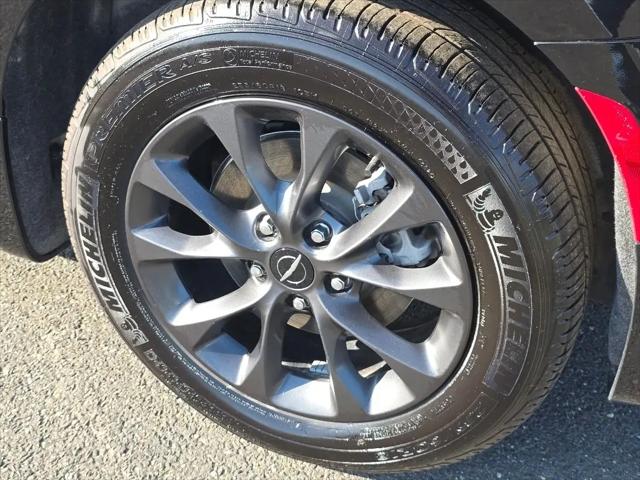 2024 Chrysler Pacifica Hybrid S Appearance Pkg