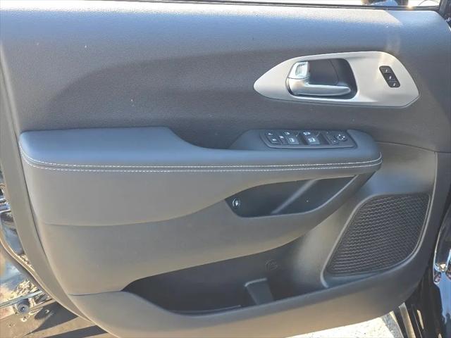2024 Chrysler Pacifica Hybrid S Appearance Pkg