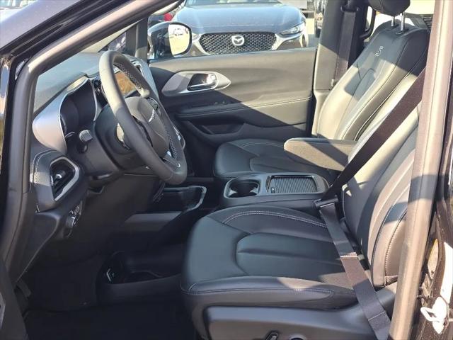2024 Chrysler Pacifica Hybrid S Appearance Pkg