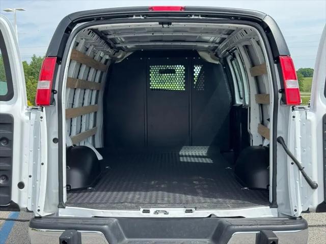 2025 GMC Savana Cargo RWD 2500 Regular Wheelbase Work Van