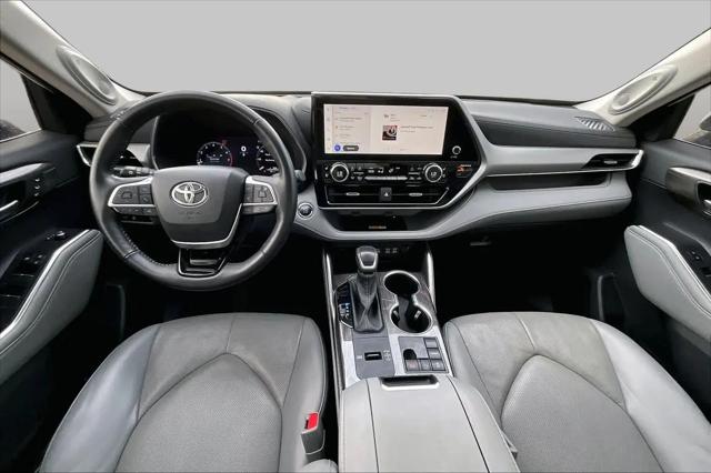 2023 Toyota Highlander Platinum