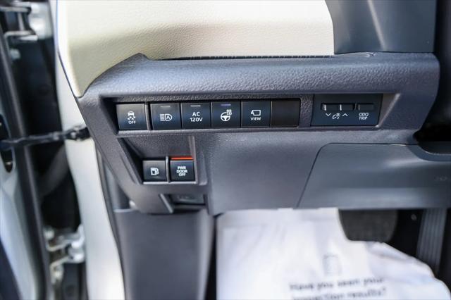 2025 Toyota Sienna Platinum