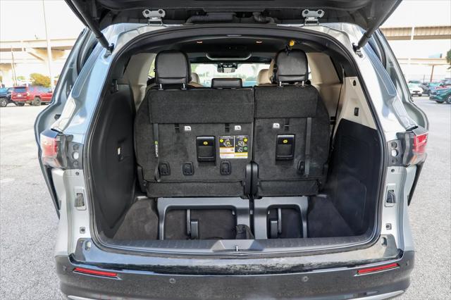 2025 Toyota Sienna Platinum