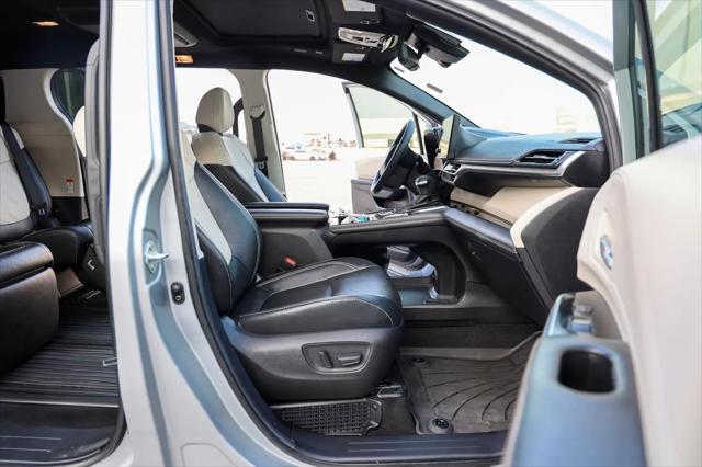 2025 Toyota Sienna Platinum