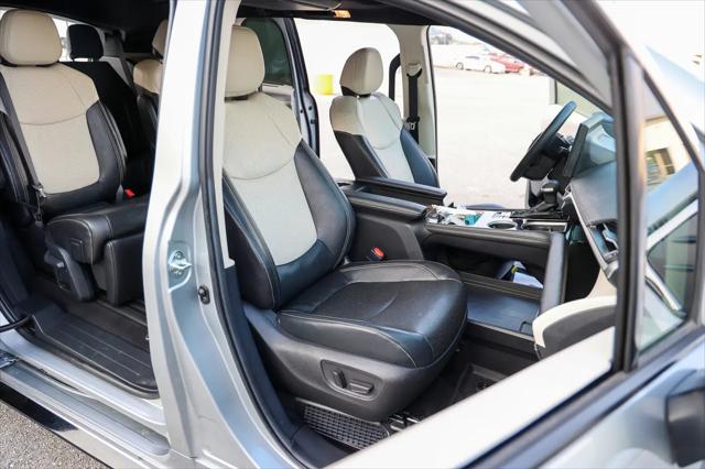 2025 Toyota Sienna Platinum