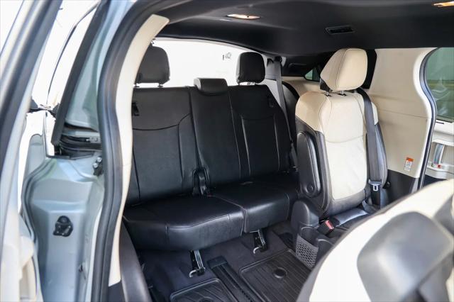 2025 Toyota Sienna Platinum