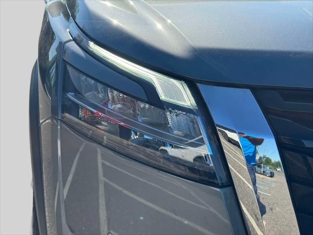 2023 Nissan Pathfinder SL 4WD