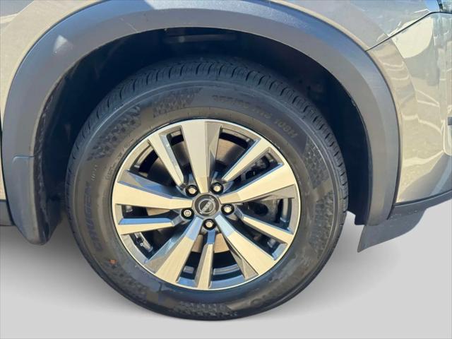 2023 Nissan Pathfinder SL 4WD