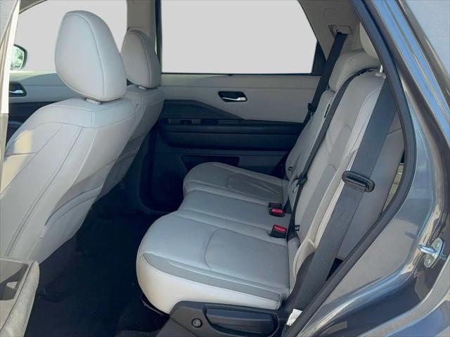2023 Nissan Pathfinder SL 4WD