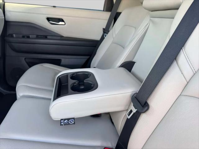 2023 Nissan Pathfinder SL 4WD