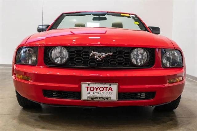 2005 Ford Mustang Deluxe