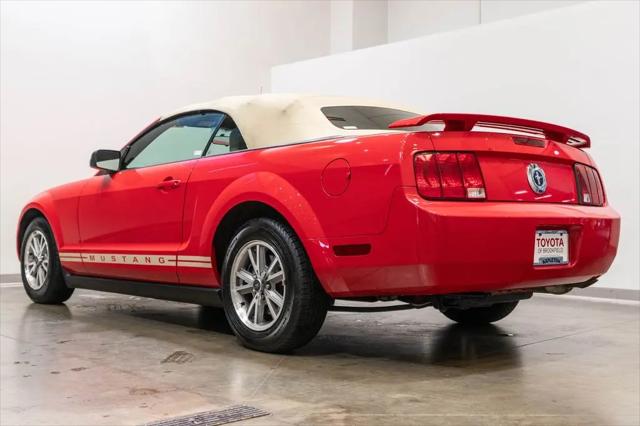 2005 Ford Mustang Deluxe