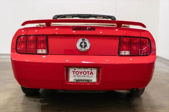 2005 Ford Mustang Deluxe