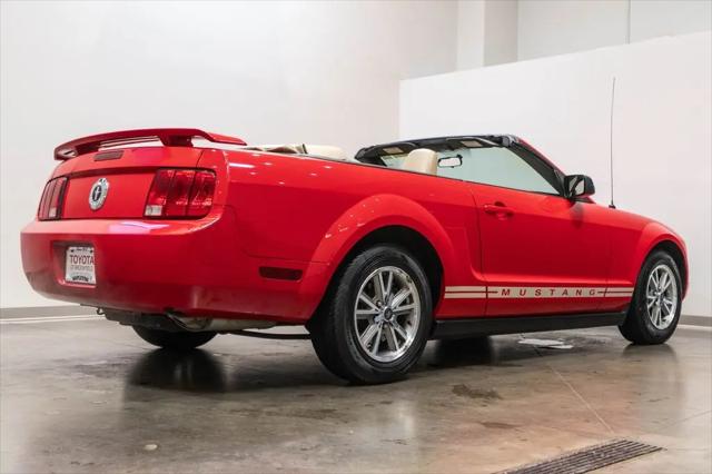 2005 Ford Mustang Deluxe