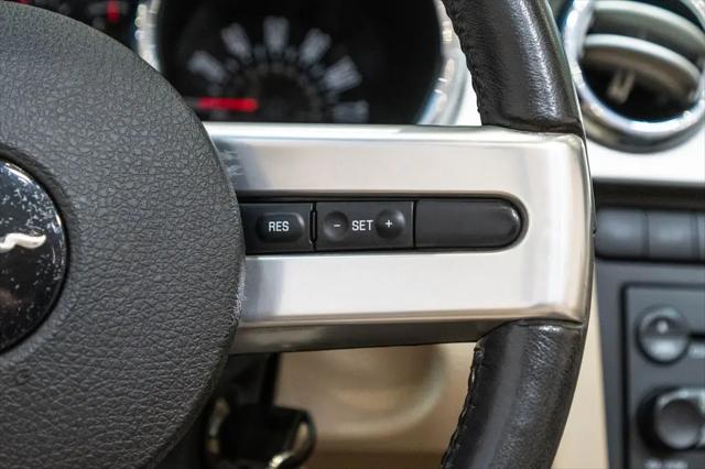 2005 Ford Mustang Deluxe
