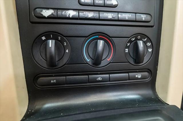 2005 Ford Mustang Deluxe