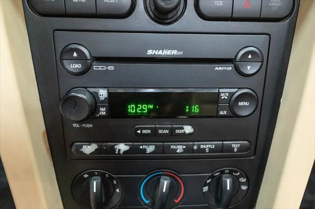 2005 Ford Mustang Deluxe
