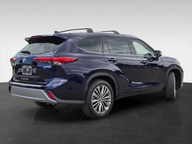 2021 Toyota Highlander Hybrid Platinum